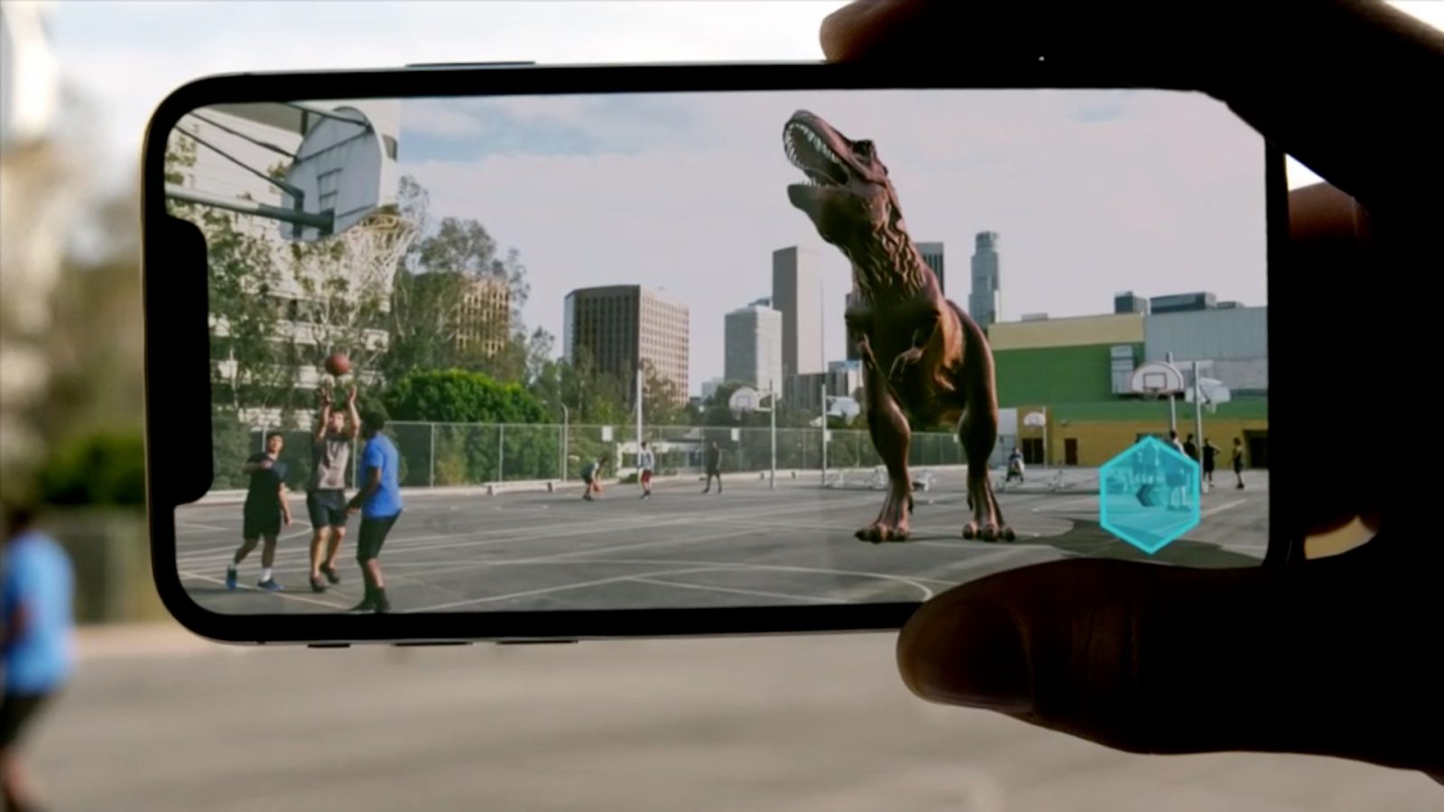 Обзор iOS 12_какая она сейчас и что ожидать в дальнейшем - динозавр на экране